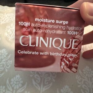 Clinique moisture surge
